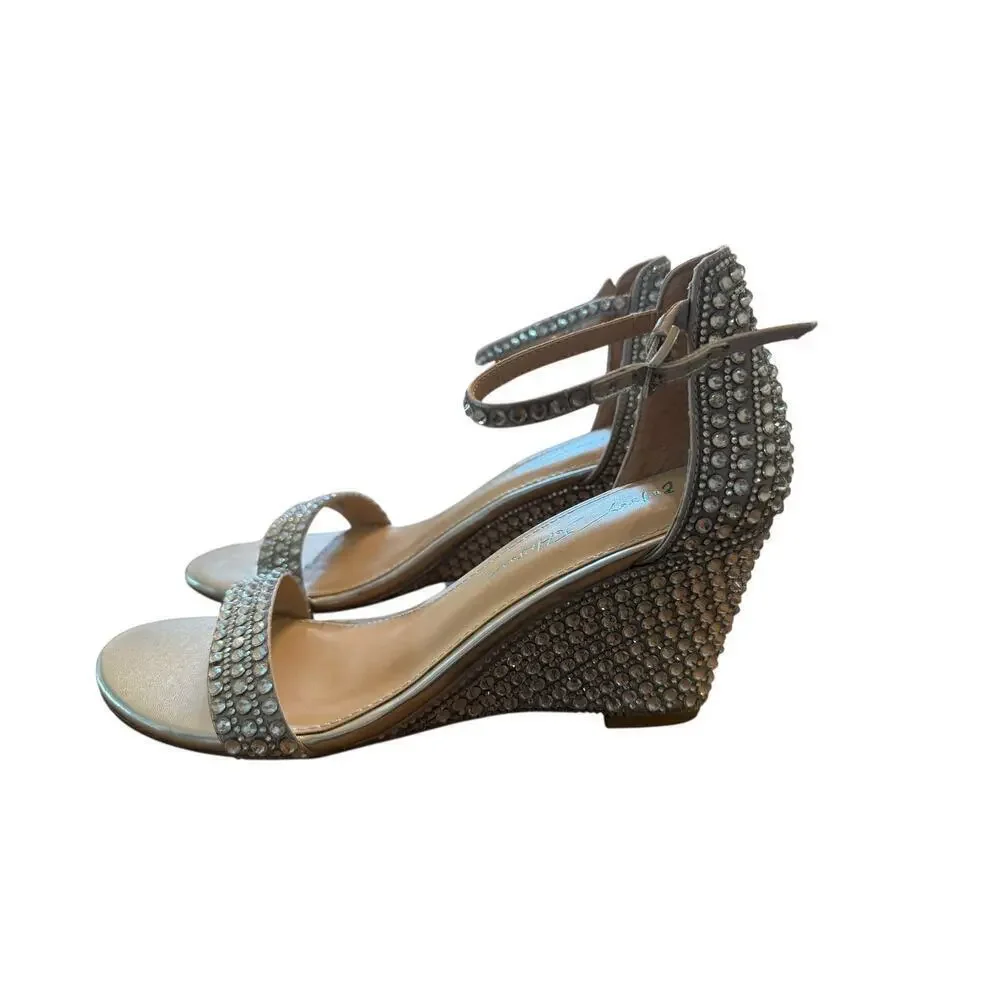 Betsey Johnson Women's Silver Rhinestone Sb-Debie Pump Size 6.5 M